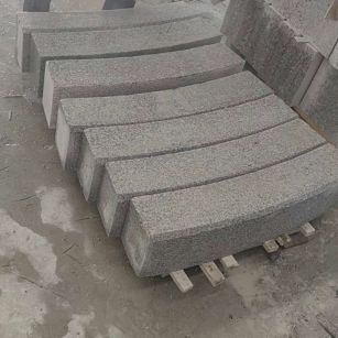 黄石芝麻白弧形路牙石