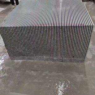 黄石芝麻白毛板荒料切割