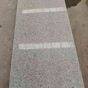 黄石芝麻白光面毛板