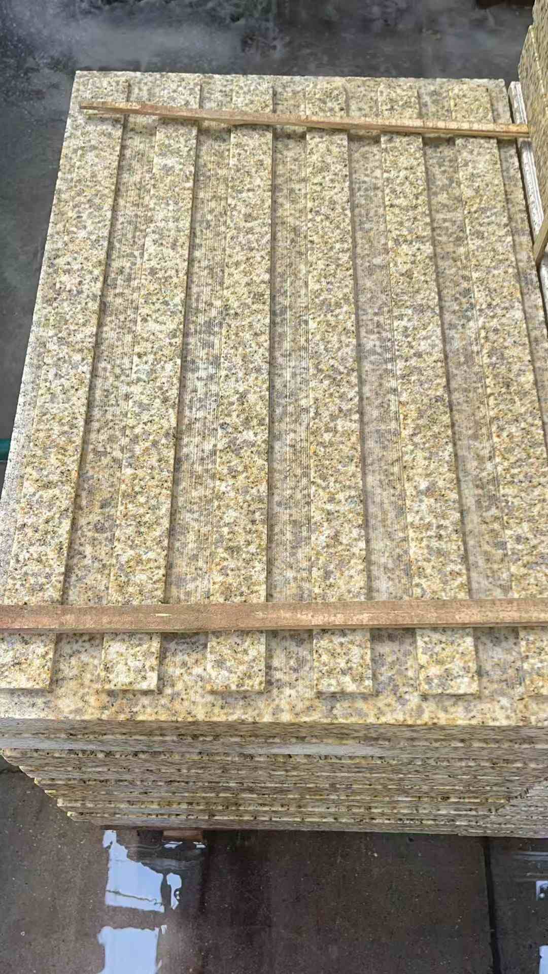 黄石黄金麻盲道 石材盲道