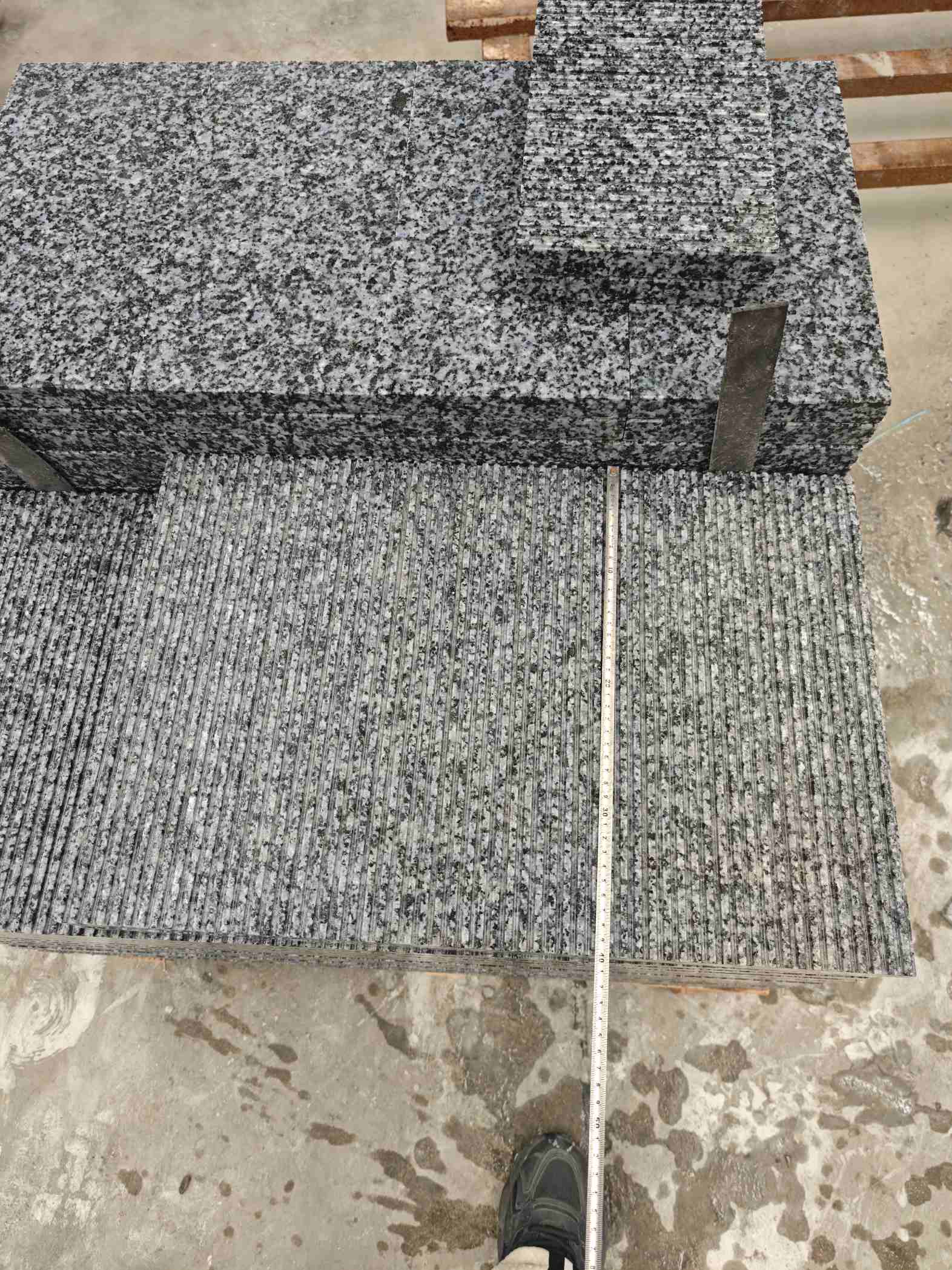 黄石芝麻黑拉丝面