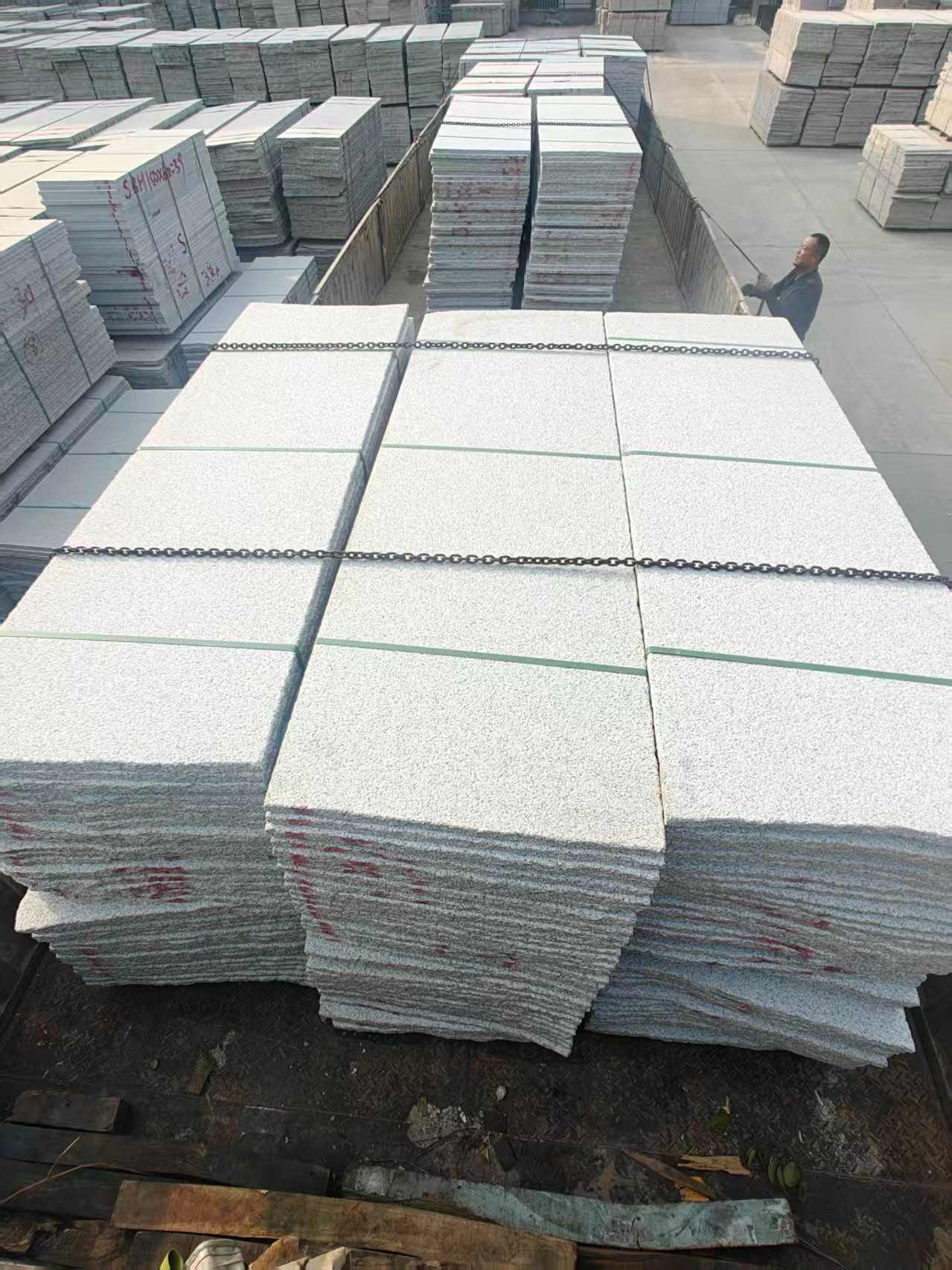 黄石芝麻白毛板，石材毛板