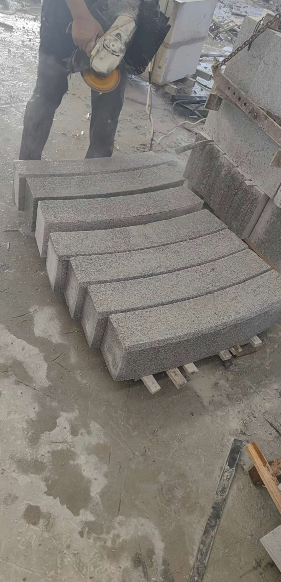 黄石芝麻白弧形路牙石