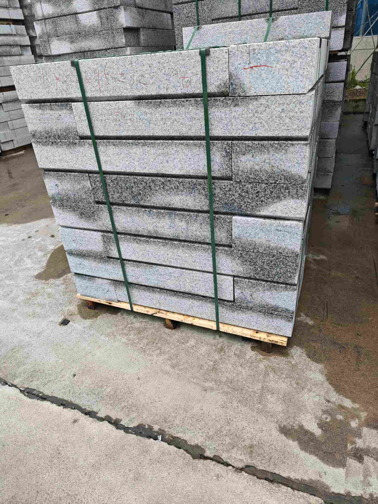 黄石芙蓉白路牙石，马路牙子