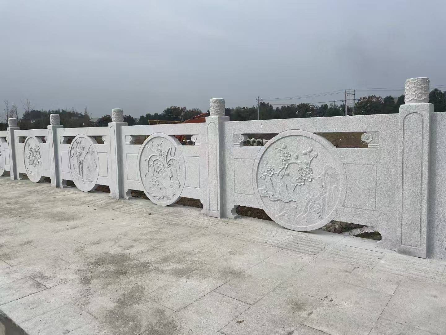 黄石芝麻白河道栏杆 石材栏杆